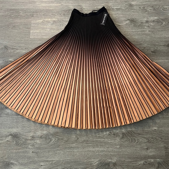 MAXARA Dresses & Skirts - NWT MAXARA Skirt Black and Tan Size M
